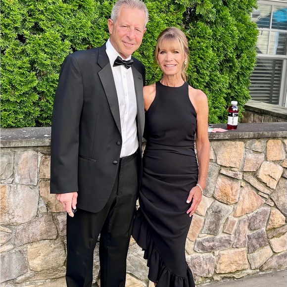 Meet your Posher, Cindy - Picture 3 of 6